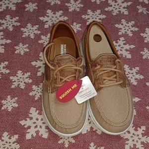 Sketchers GoGa MAX 5Gen cushioning tan size 6 women's shoes